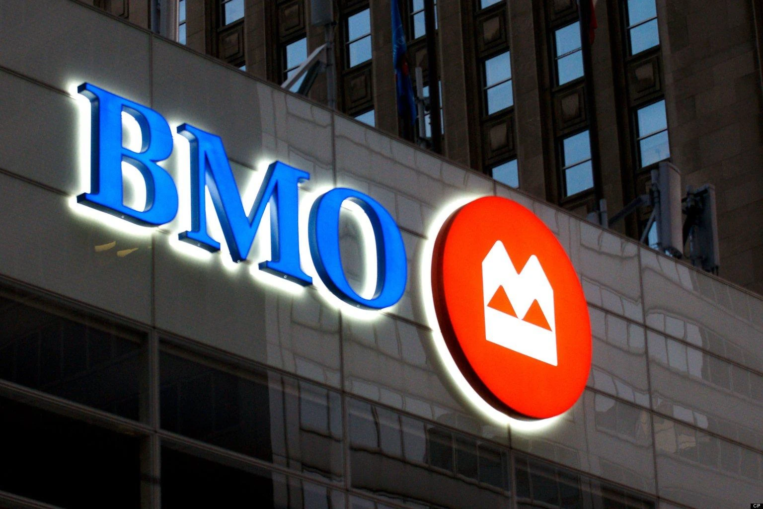 2025年美国BMO(蒙特利尔)银行开户全攻略，条件、流程与注意事项一网打尽！