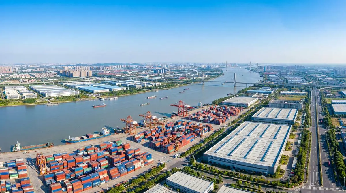 江苏跨境电商产业带与苏州南京南通制造业港口风貌